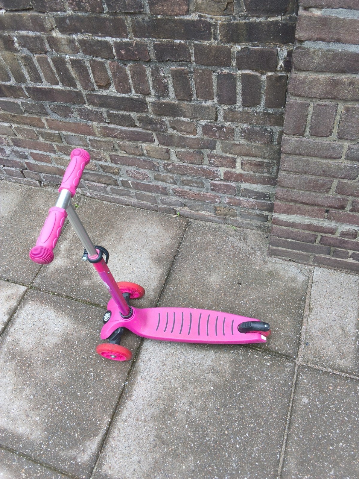 Een  leuke rose plastik step voor kinderen 4-6 jaar 3 euro, Fietsen en Brommers, Ophalen, Gebruikt, Gewone step, Playtive