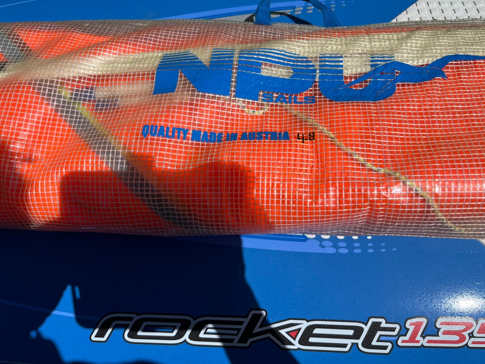NPU surfzeil 4.8 M2, comfortabel, snelmet een goede balans, Ophalen, Zo goed als nieuw, Zeil, 3.5 tot 5 m²
