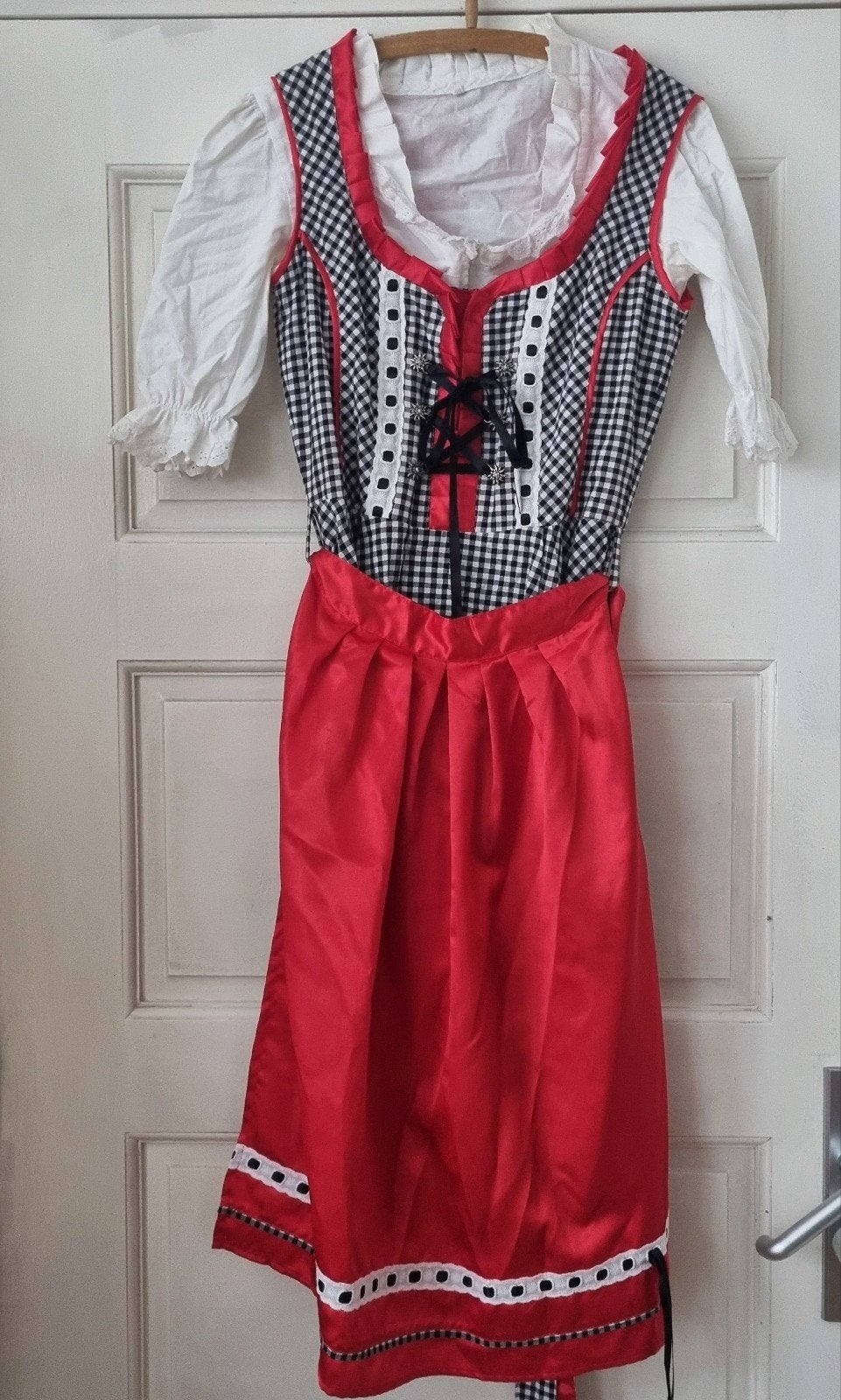 Complete Dirndl blouse Zwart Geblokt Rood 38 Oktoberfest, Ophalen of Verzenden, Zo goed als nieuw, Maat 38/40 (M), Overige typen