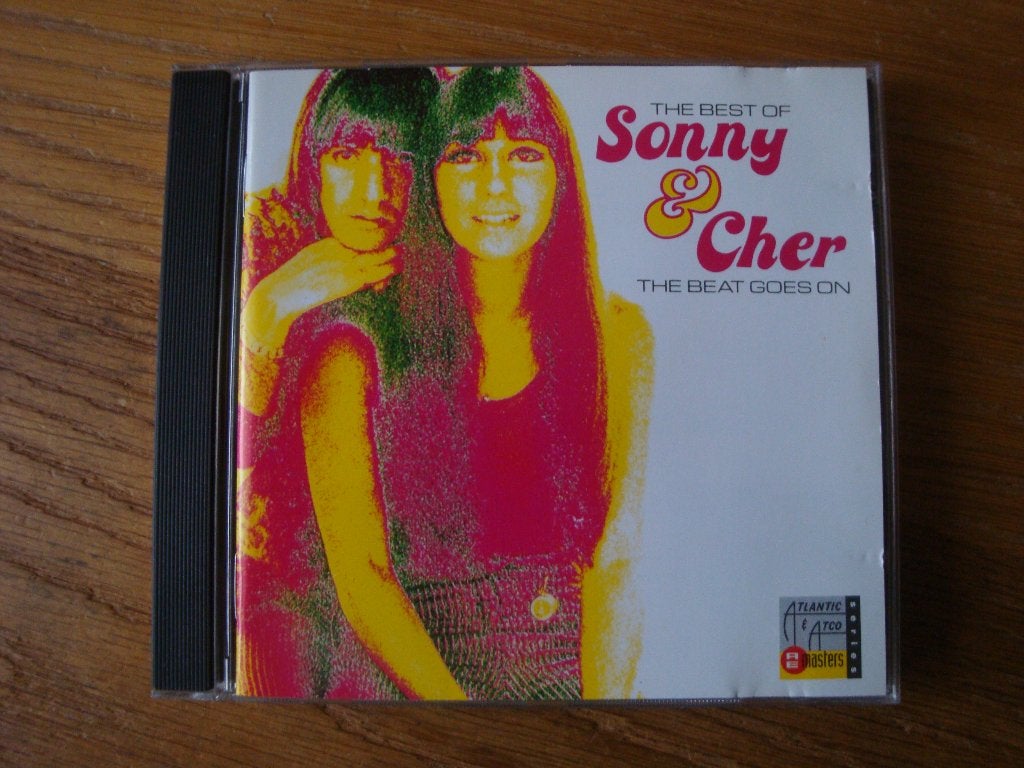 Sonny & Cher - The Best of / The Beat Goes On (21 tracks), Inclusief boekje, Pop, Ophalen of Verzenden, Zo goed als nieuw