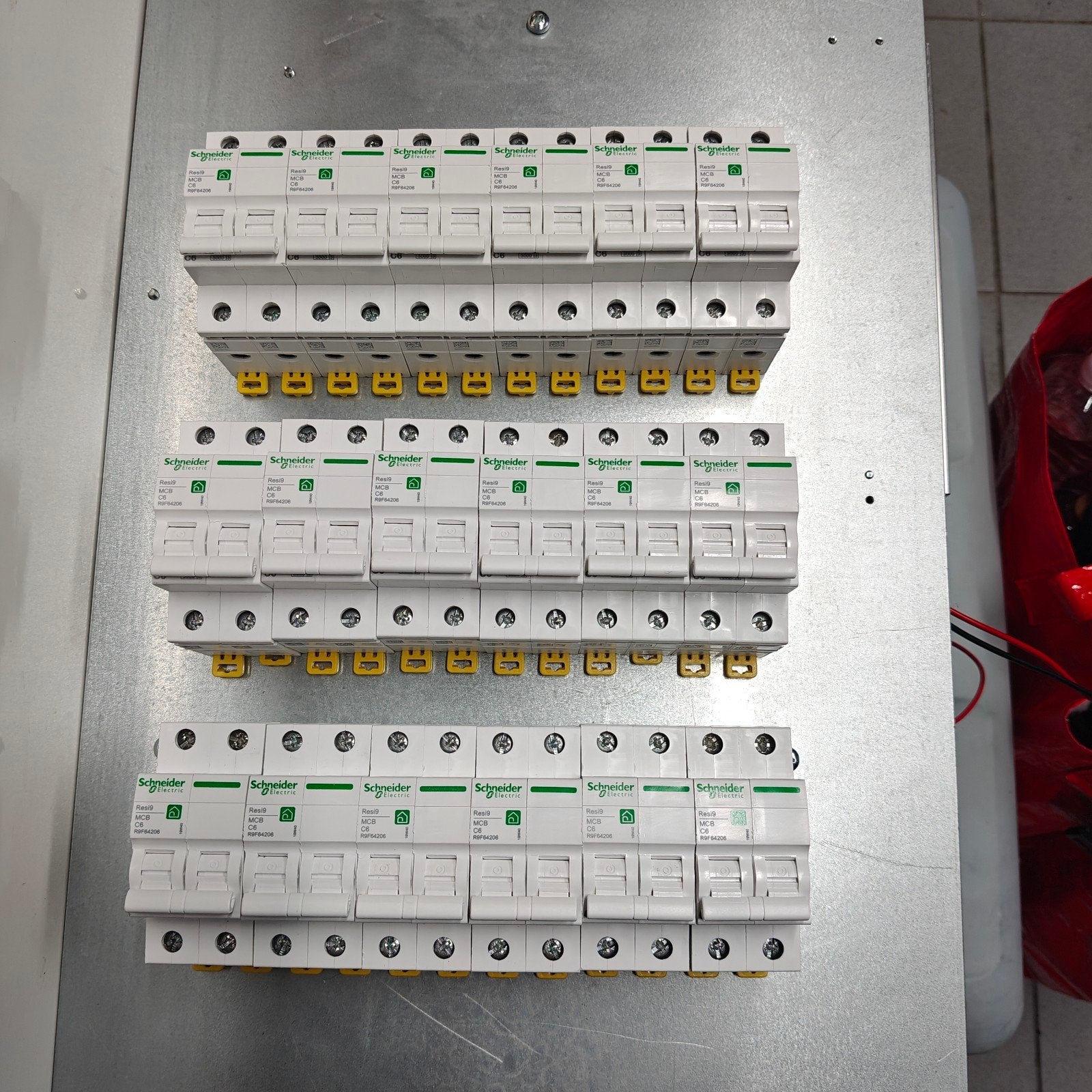 17 stuks Schneider Resi9 2P C6 R9F64206 Installatieautomaten, Ophalen of Verzenden, Nieuw, Overige typen