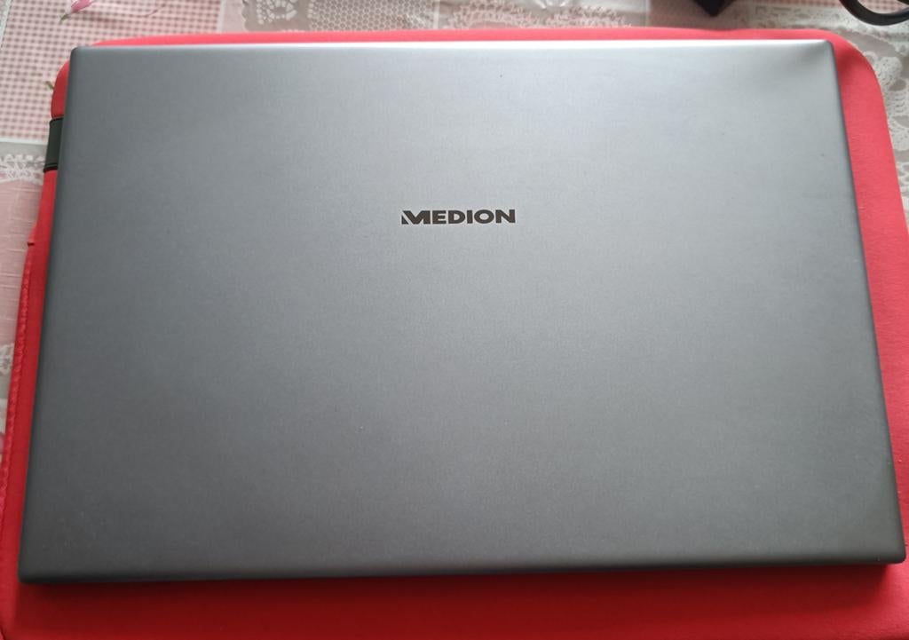 Medion laptop, Ophalen, Zo goed als nieuw