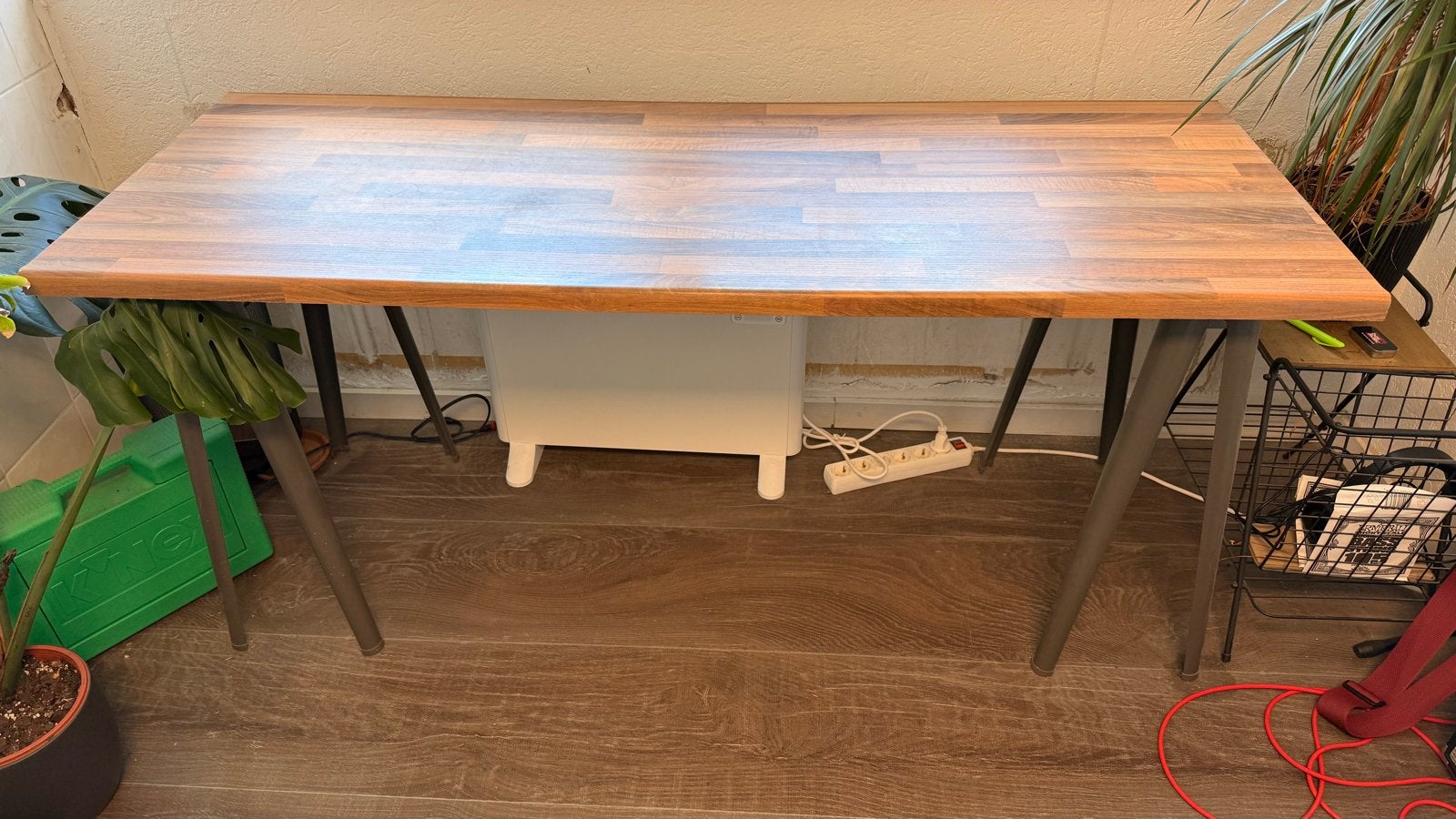 Stevig bureau met houtlook blad en metalen onderstel, Huis en Inrichting, Bureaus, Ophalen of Verzenden, Gebruikt