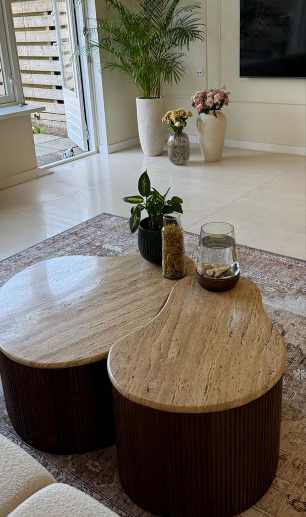 Organisch gevormde houten salontafel - Japandi/Hotel-chic, Huis en Inrichting, Tafels | Salontafels, Zo goed als nieuw, Overige vormen