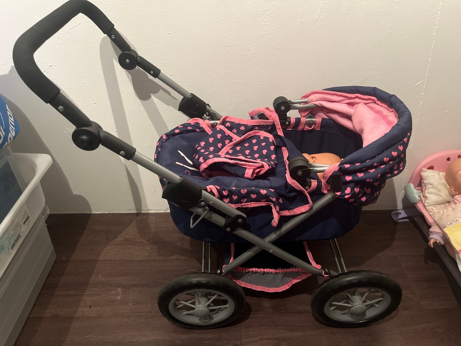 Poppenwagen met pop en accessoires, Kinderen en Baby's, Speelgoed | Poppen, Ophalen, Gebruikt, Babypop