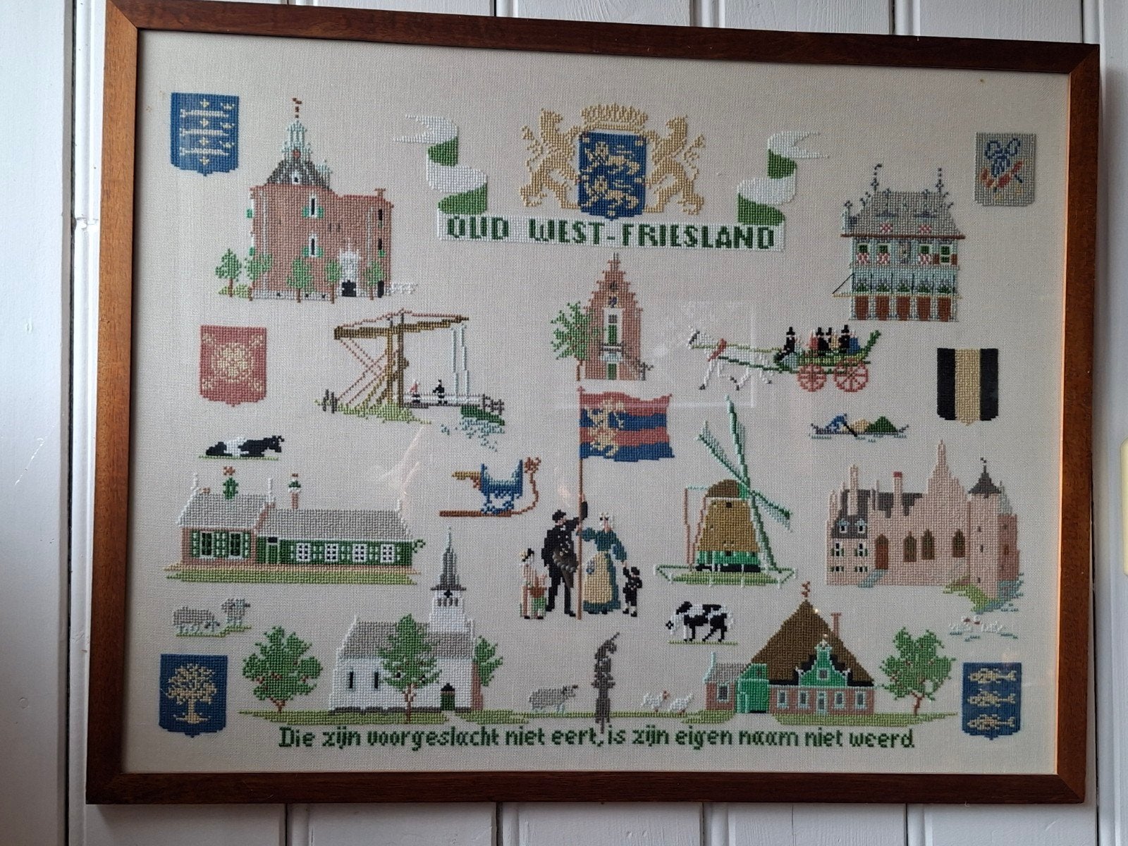 Oud West-Friesland Borduurwerk - Uniek Handwerk 1981, Ophalen, Oorspronkelijke maker, Overige typen, Zo goed als nieuw