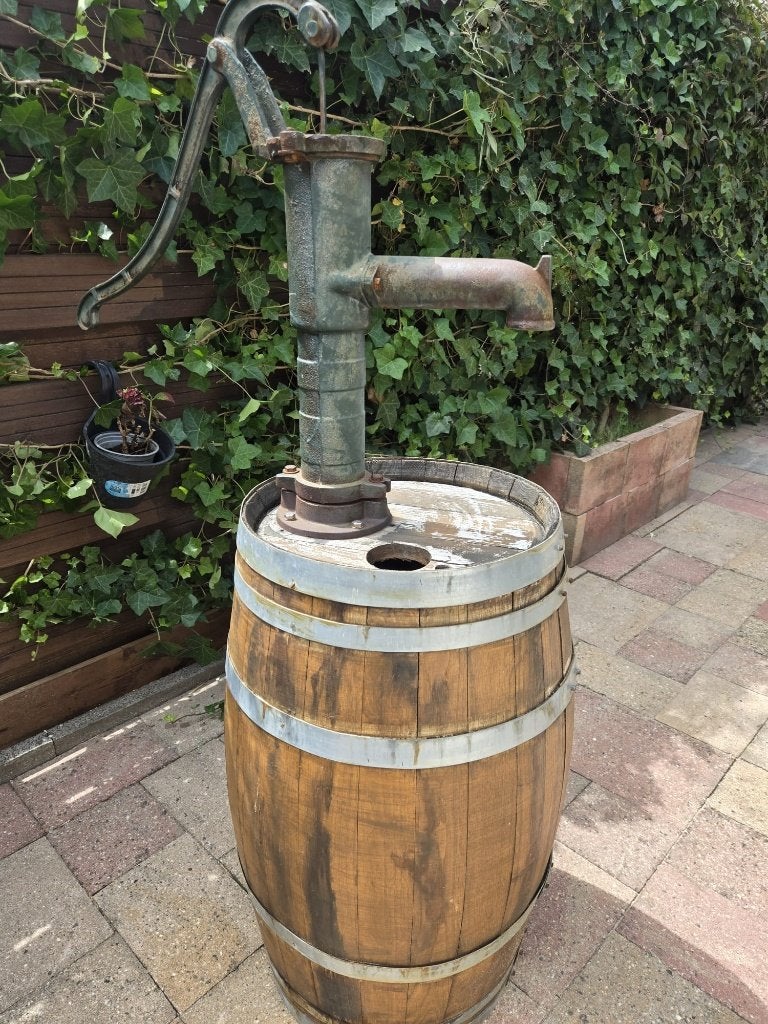 Eikenhouten wijnvat 225 liter met handpomp, Tuin en Terras, Regentonnen, Ophalen, Gebruikt, 150 liter of meer, Met pomp