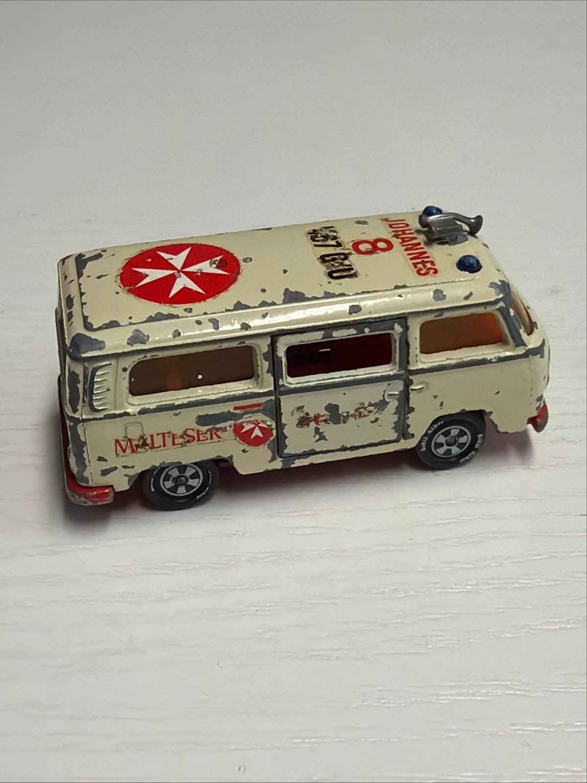 Siku Volkswagen Bus T2 1331 Malteser Hilfsdienst 1:60 W-Duit, Ophalen of Verzenden, Gebruikt