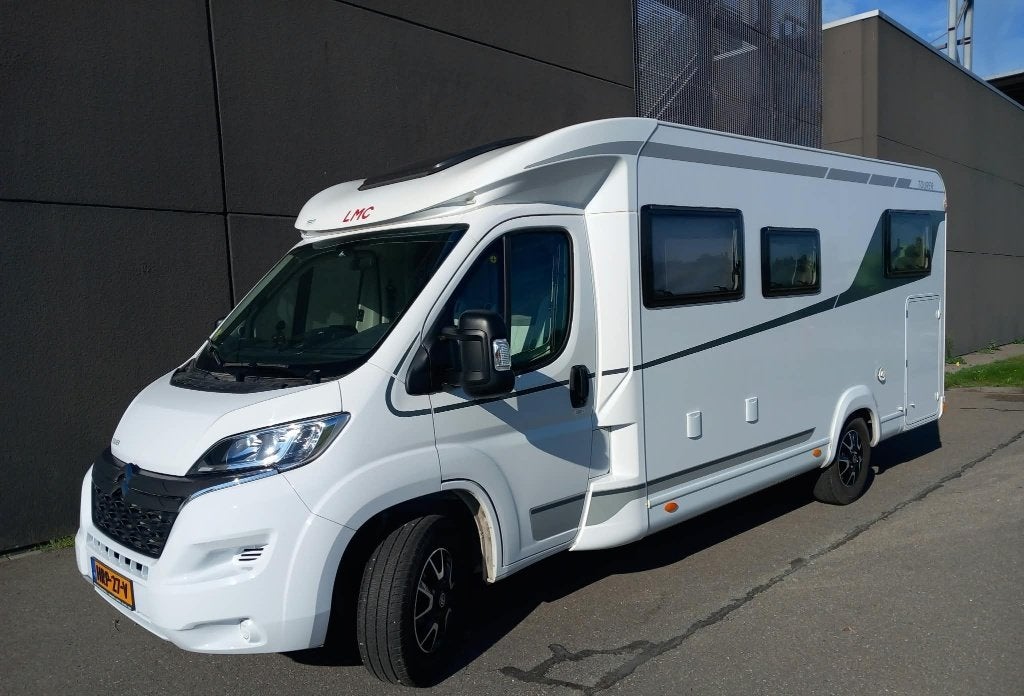 Wegens emigratie LMC T660 165pk lengtebedden hagelbestendig, Caravans en Kamperen, Startonderbreker, 6 tot 7 meter, Particulier