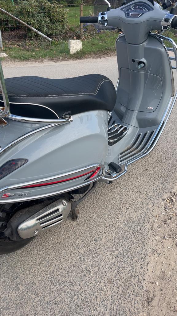 Vespa sprint, Fietsen en Brommers, Scooters | Vespa, Ophalen, Zo goed als nieuw, Benzine, Maximaal 25 km/u