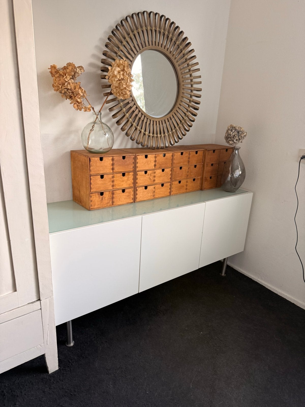 IKEA Besta kastje met pootjes 145x42x67, Huis en Inrichting, Kunststof, Gebruikt, 100 tot 150 cm, Ophalen of Verzenden