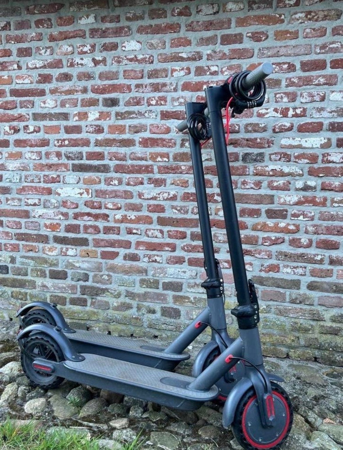 2x Aovo x KICK&MOVE M365 GO Elektrische Steps - Nieuwstaat, Fietsen en Brommers, Steps, Ophalen, Zo goed als nieuw, Elektrische step (E-scooter)