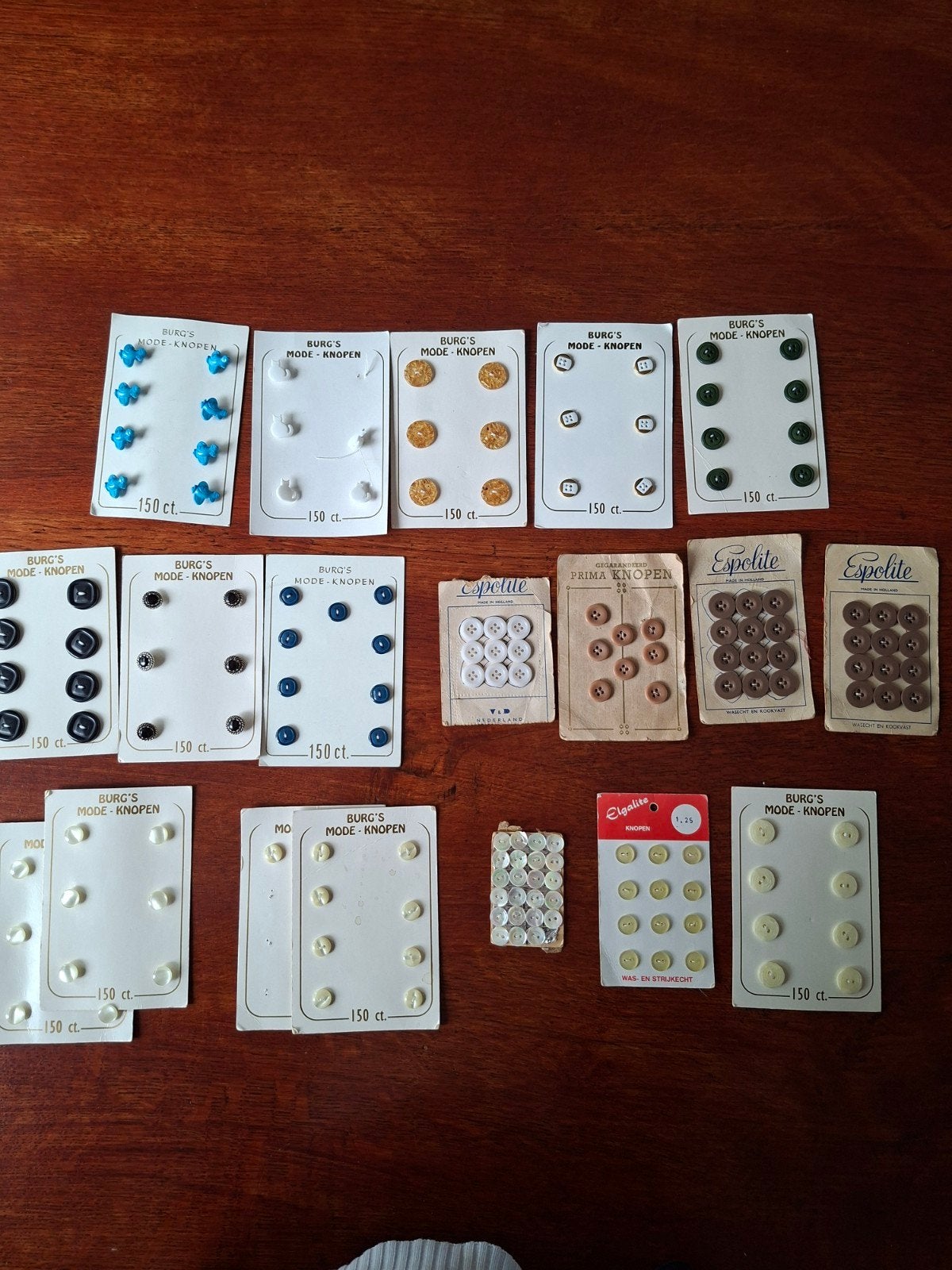 Grote partij vintage knopen, diverse kleuren en maten, Hobby en Vrije tijd, Ophalen of Verzenden, Knoop of Knopen