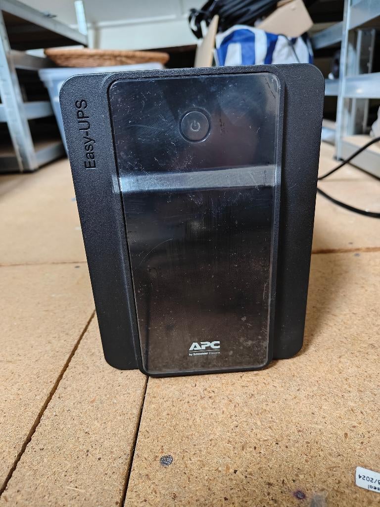 APC Back-UP - 2200VA (1200w) - 230v - 4x stopcontact, Computers en Software, Ophalen, Gebruikt