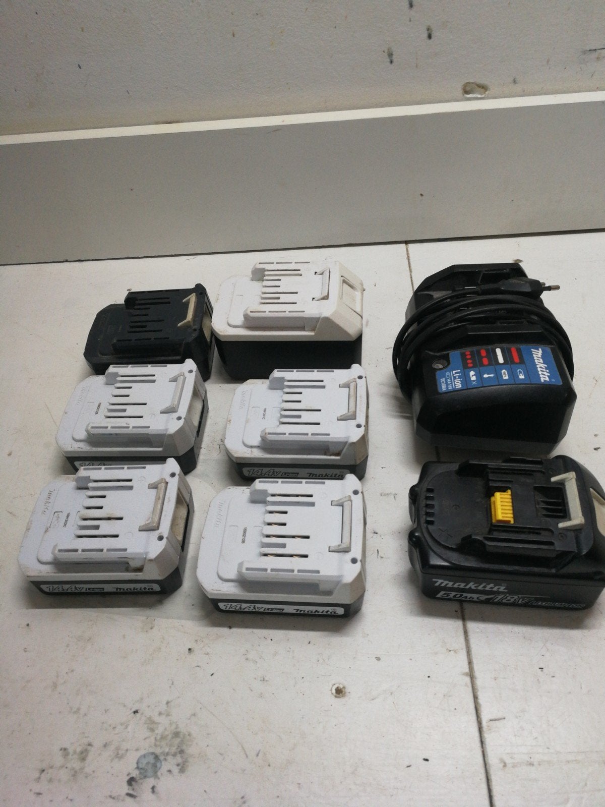 Defecte Makita accu's en lader (14.4V & 18V), Doe-het-zelf en Verbouw, Ophalen of Verzenden, Gebruikt, Overige typen