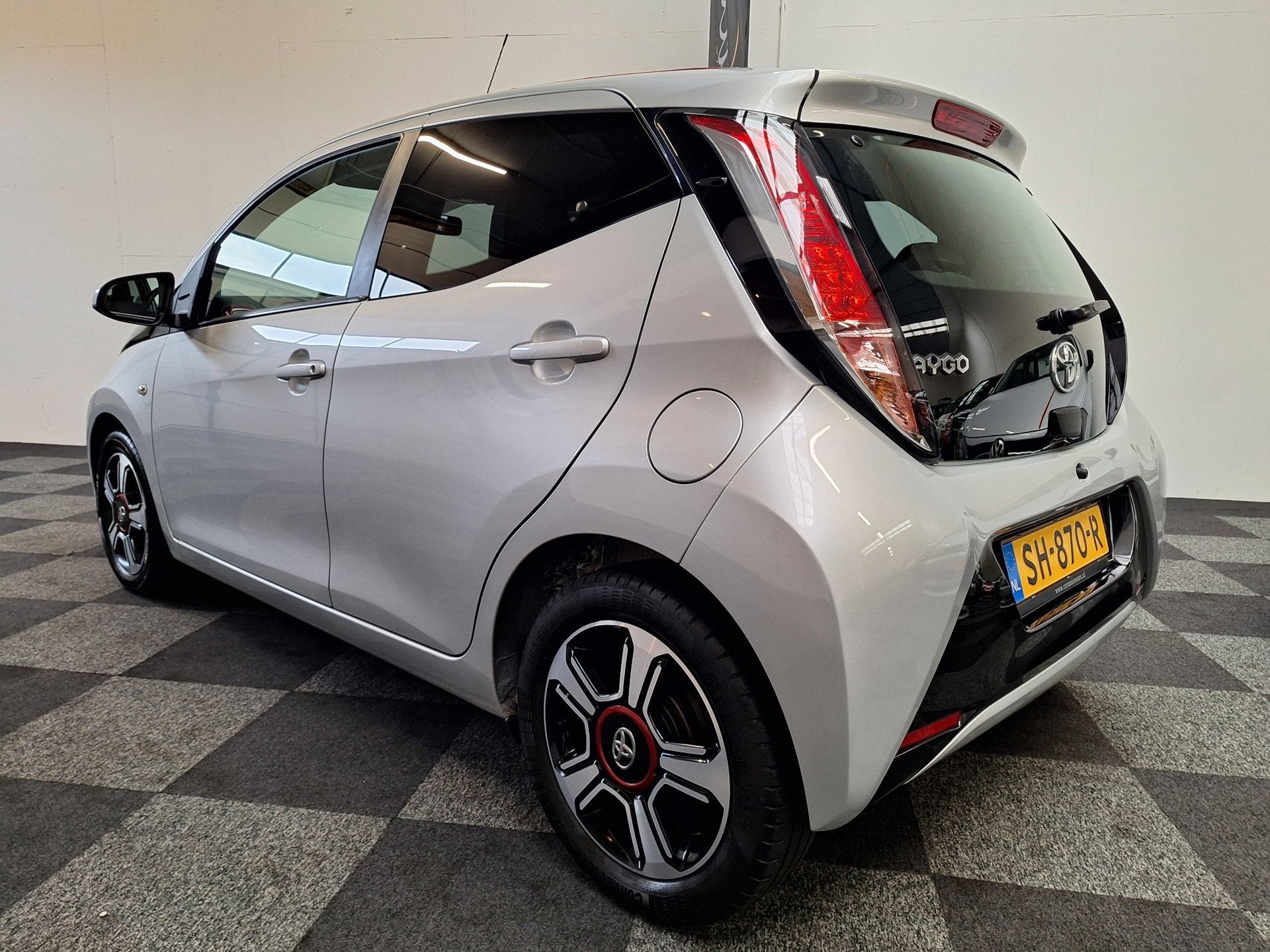 Toyota Aygo X-pose uitv. Cabrio. Full opties. 65.000 km. NAP, Auto's, Gebruikt, Euro 6, 4 stoelen, Leder en Stof