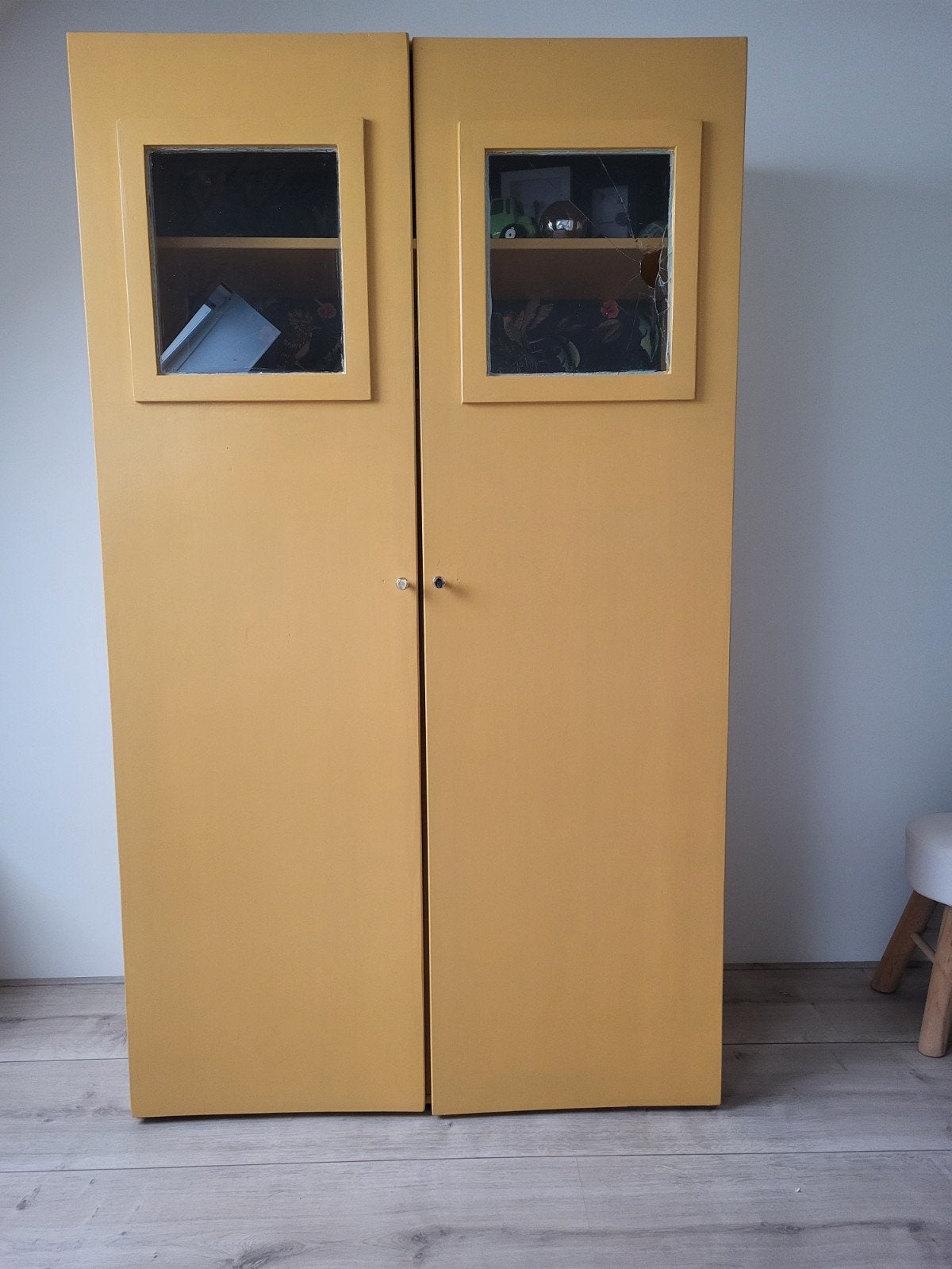 Gratis Kledingkast van hout kinderkamer, Huis en Inrichting, Kasten | Kledingkasten, Gebruikt, 150 tot 200 cm, 100 tot 150 cm