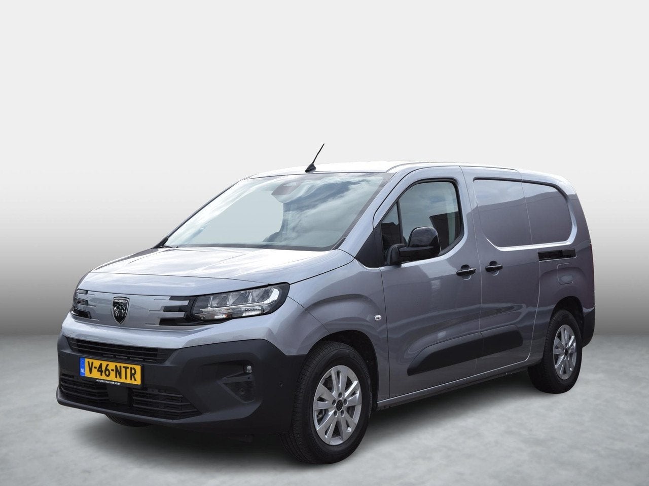 Peugeot e-Partner 136 L2 50 kWh | HOUTEN BETIMMERING | 2X SC, Automaat, Gebruikt, 2 stoelen, Te koop