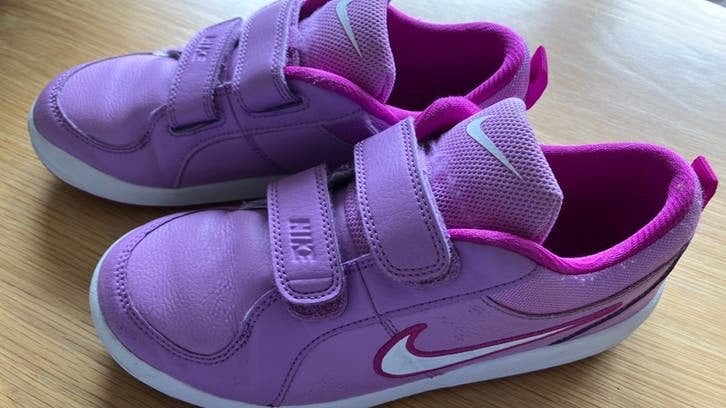Nike sneakers klittenband lila 34 als nieuw, Meisje, Sportschoenen, Ophalen of Verzenden, Zo goed als nieuw