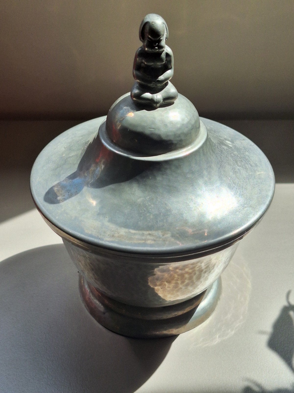 Art Deco Bonbonnièrel-gehamerd tin-Denemarken-gemerkt, Antiek en Kunst, Antiek | Tin, Ophalen of Verzenden