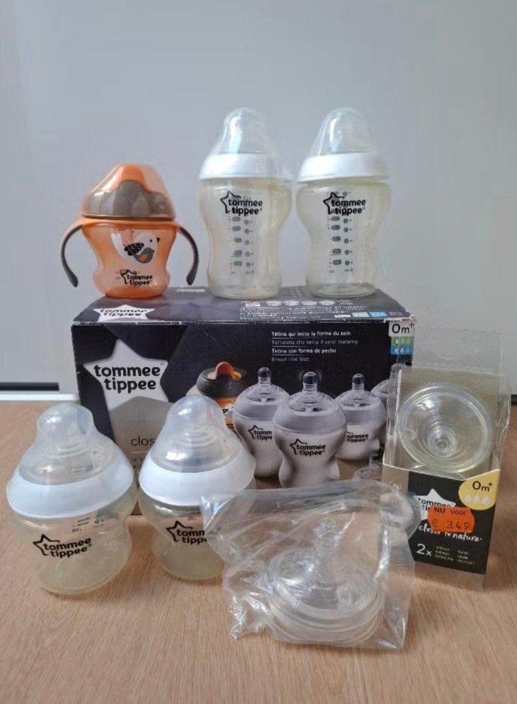 Flesjes met nieuwe speentjes en drinkbeker - tommee tippee, Ophalen, Overige merken, Nieuw, Babyfles