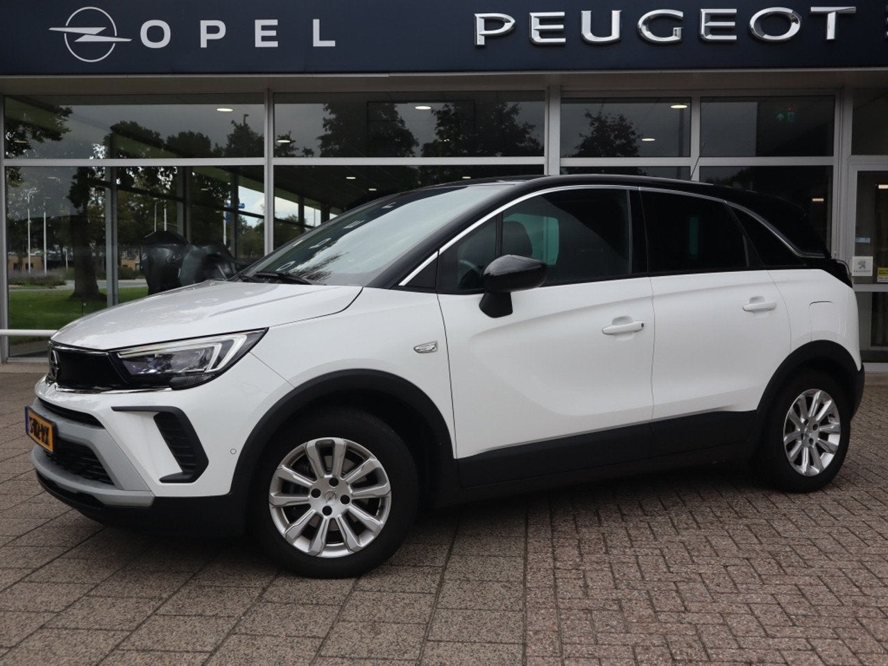 Opel Crossland Elegance 1.2 Turbo 130pk Start/Stop AT8 Autom, Automaat, Gebruikt, 1199 cc, Bedrijf