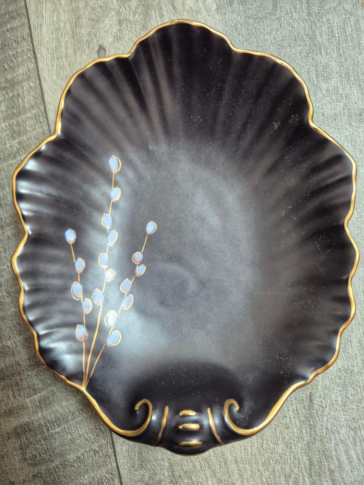 Flora Plateel Gouda schaal - Zwart met goud en bloem, Antiek en Kunst, Ophalen
