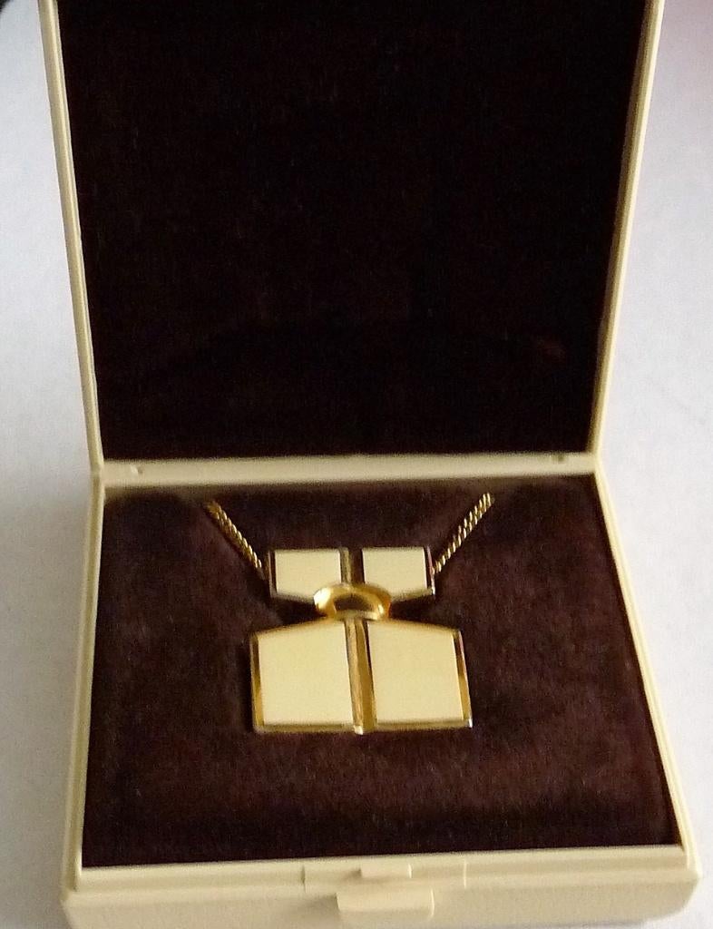 FIDJI GUY LAROCHE PARIS KETTING , V PARFUM PENDANT INDOOSJE, Verzenden, Nieuw, Overige typen