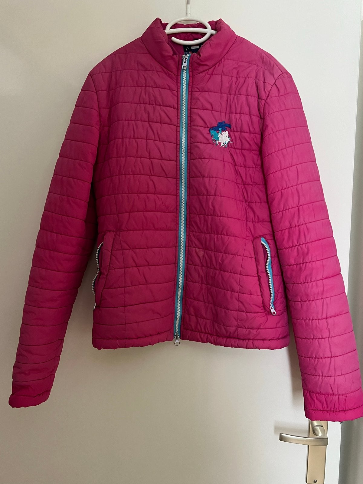 Roze gewatteerde jas, maat L valt als M. Merk Equestrian, Dieren en Toebehoren, Ophalen of Verzenden, Gebruikt, Dressuur