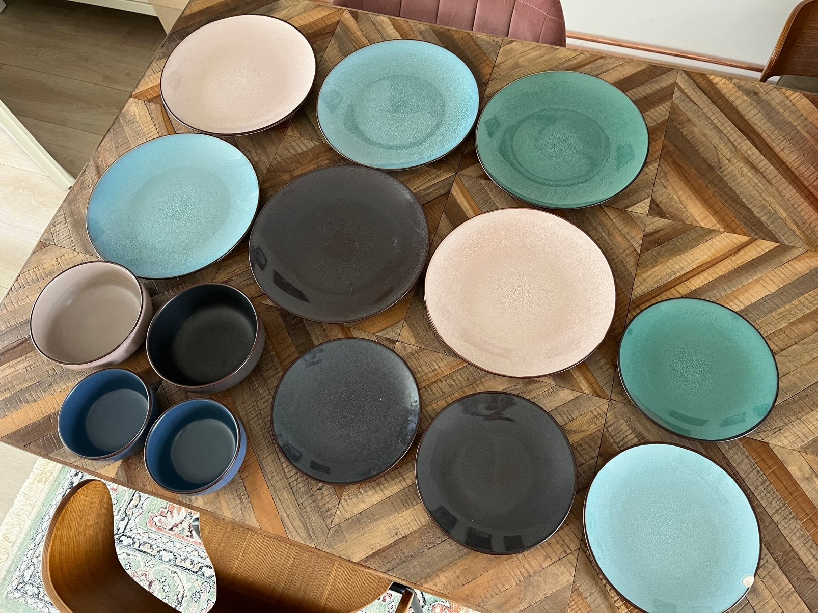 Servies gratis ophalen in ruil voor chocolade, Huis en Inrichting, Keuken | Servies, Ophalen, Zo goed als nieuw, Bord(en), Overige stijlen