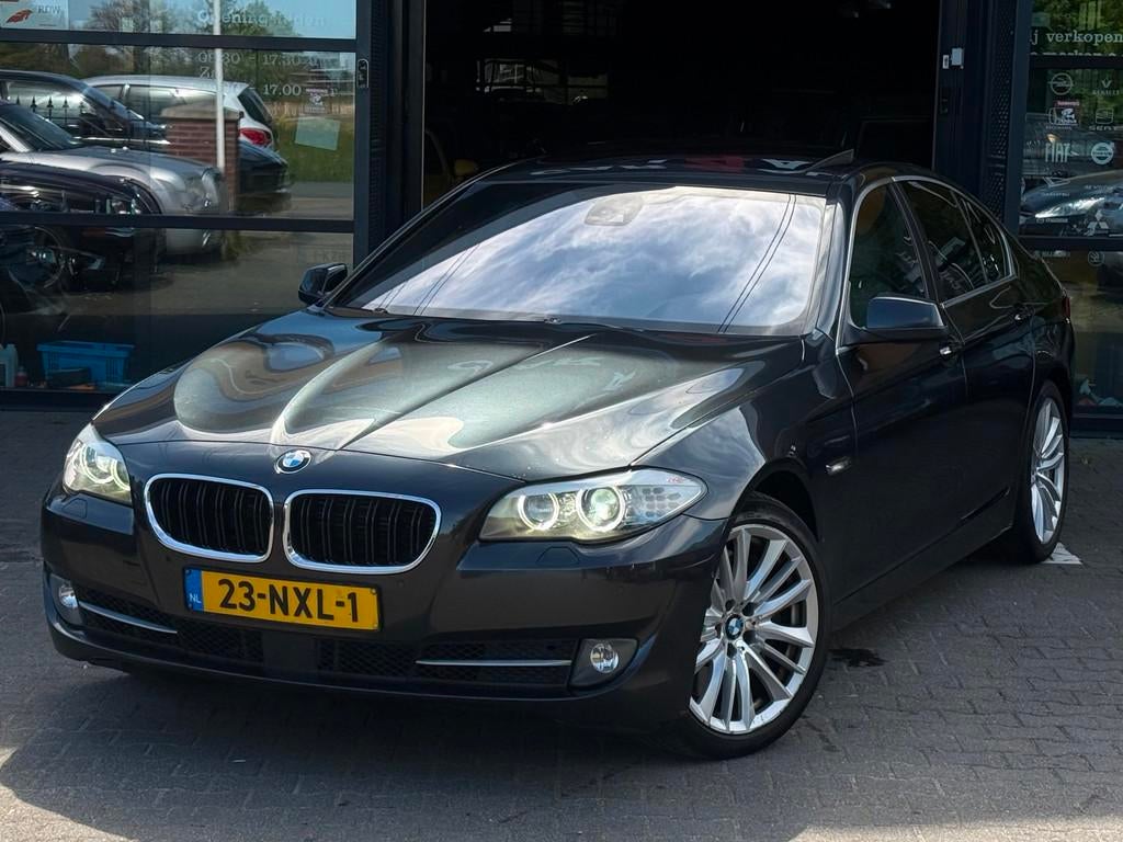 BMW 5-serie 550i High Executive VOLLEDIGE ONDERHOUD AANWEZIG, Auto's, BMW, Automaat, Euro 5, Achterwielaandrijving, Gebruikt