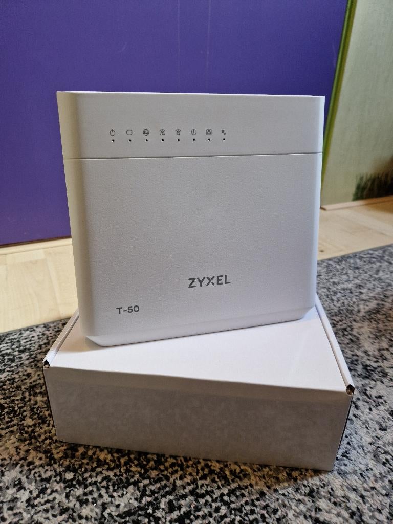 Modem router in zeer goede staat met kabels!, Ophalen, Zo goed als nieuw, Router met modem, Zyxel