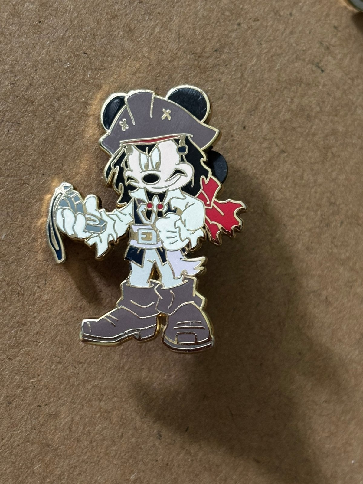Disney pin Mickey Mouse as Jack Sparrow Pirates  Caribbean, Ophalen of Verzenden, Mickey Mouse, Zo goed als nieuw