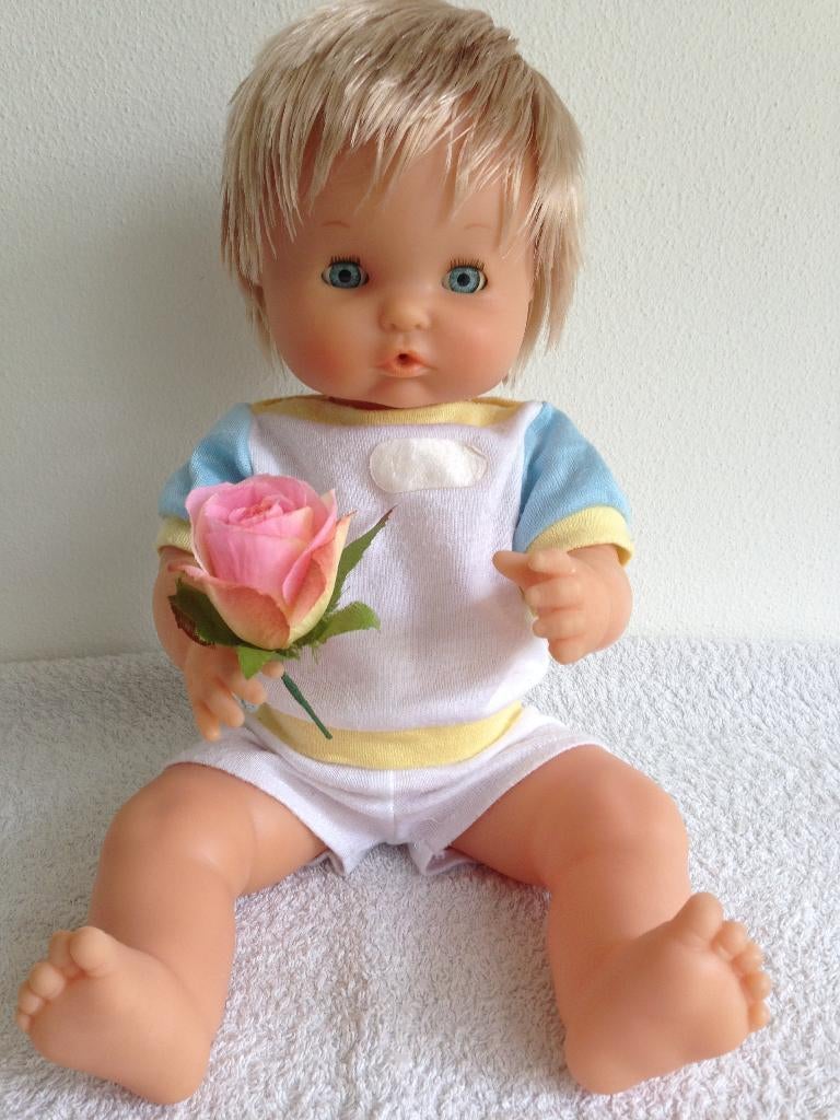 🩵Schattig FAMOSA Vintage NENUCO, Munecas uit de jaren 80., Ophalen of Verzenden, Zo goed als nieuw, Babypop