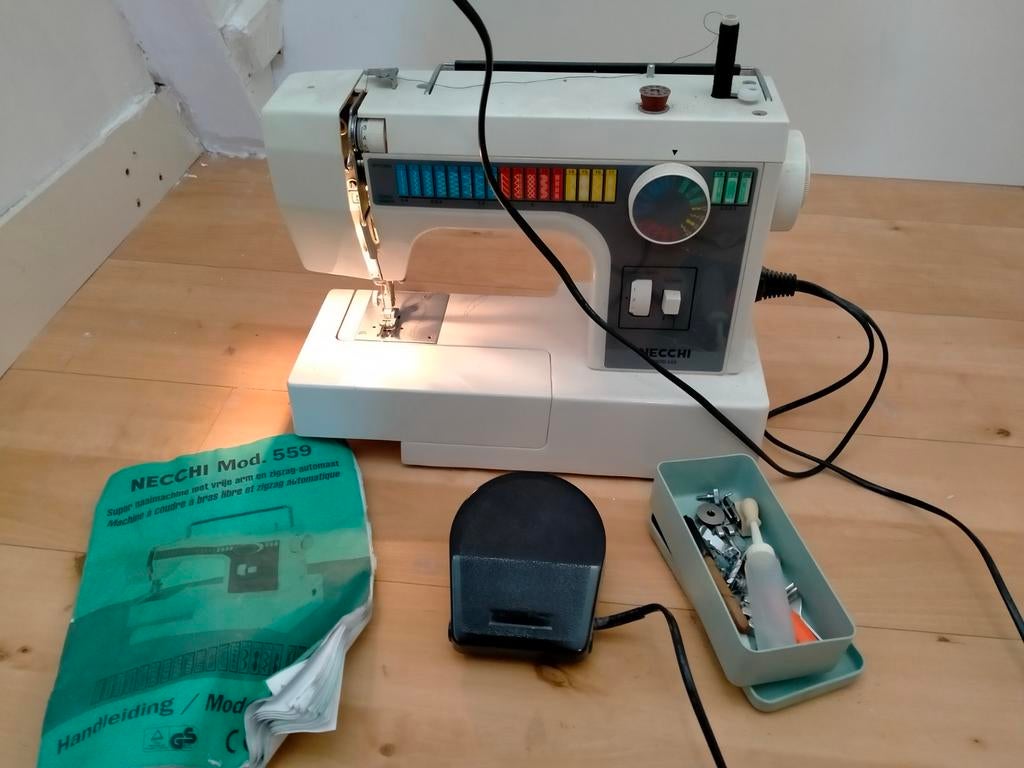 Necchi mod.559. naaimachine. ., Ophalen, Gebruikt, Naaimachine