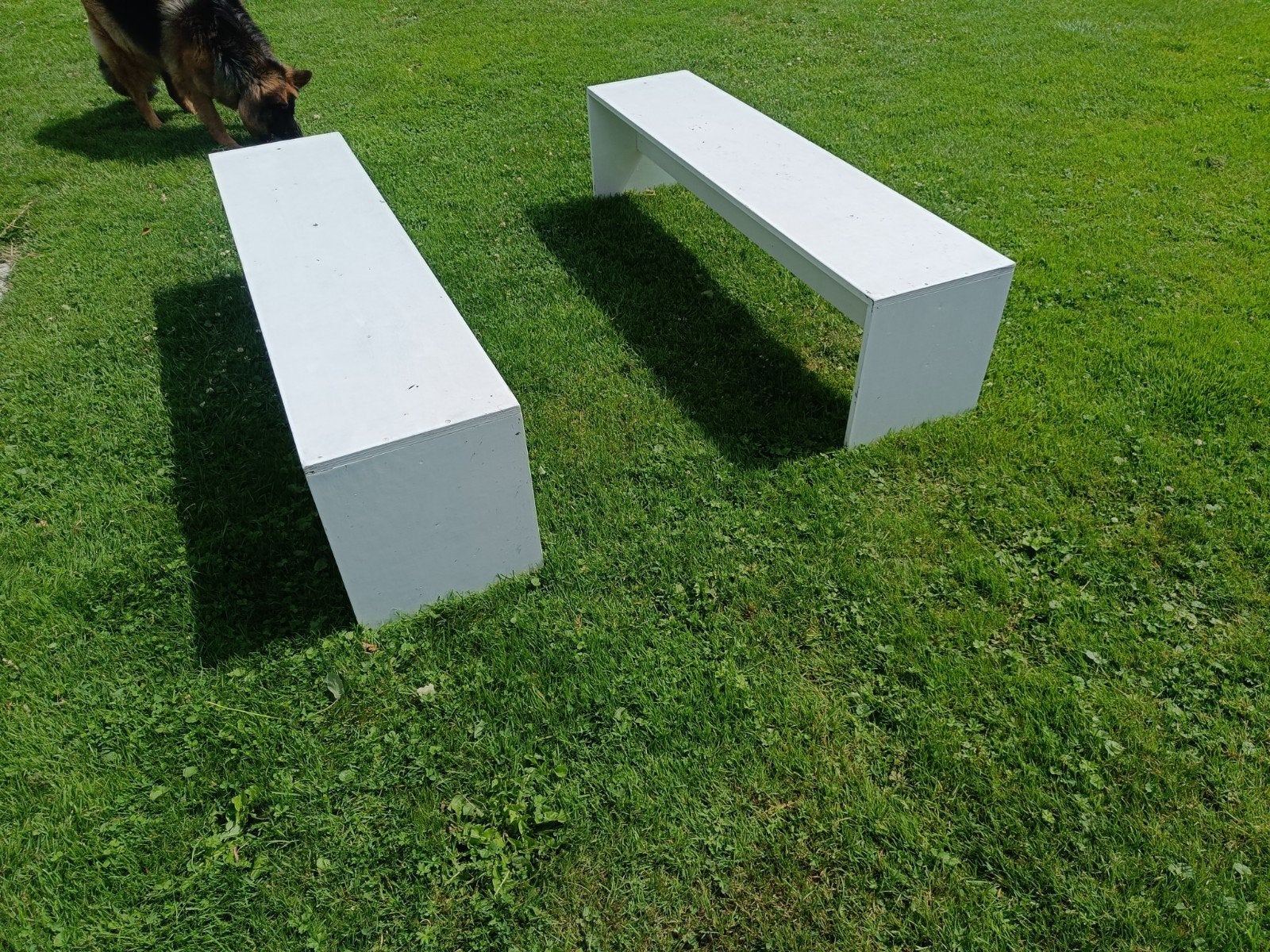 Twee witte bankjes, Ophalen, Hout