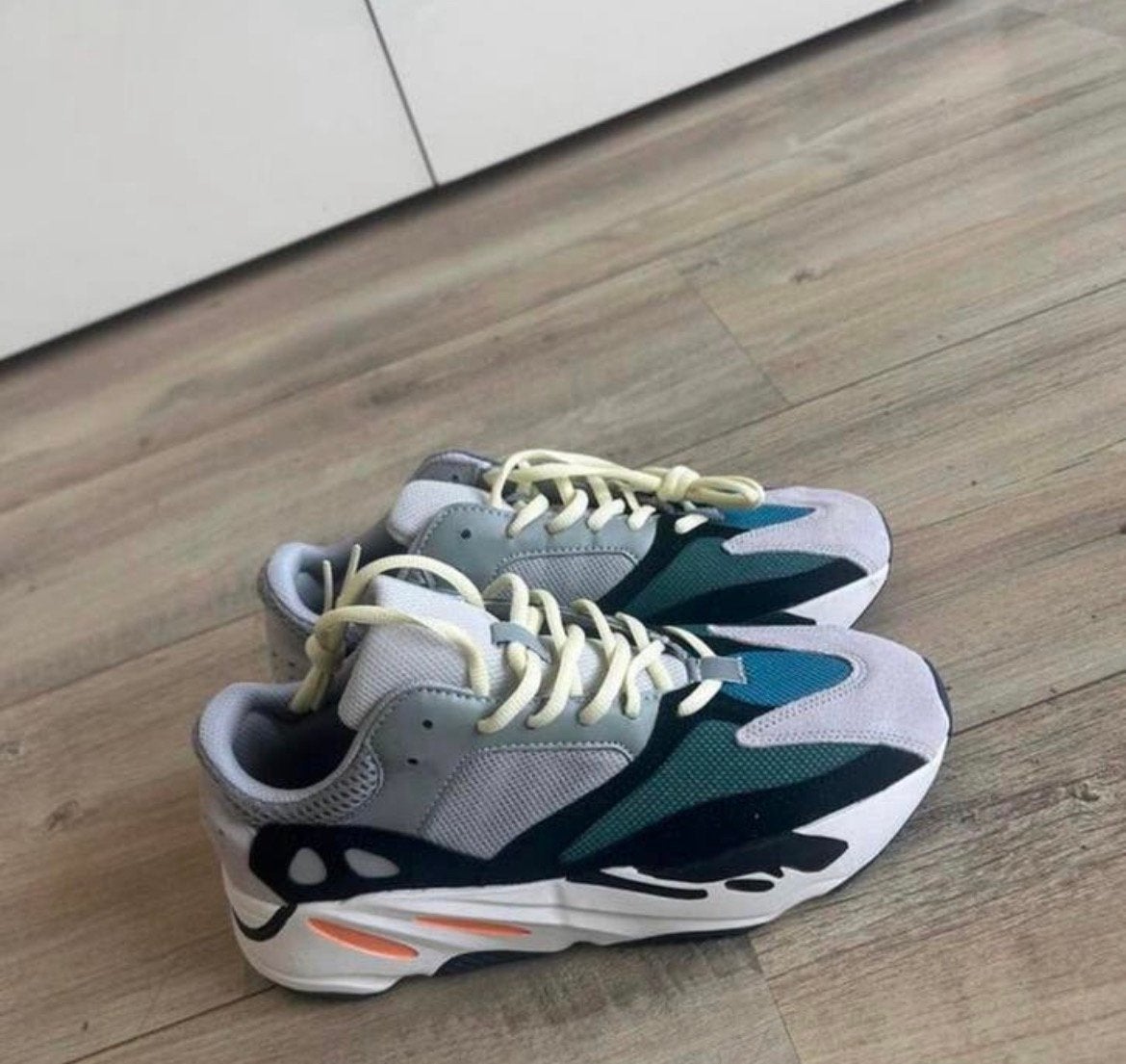 Jeezy 700, Overige kleuren, Nieuw, Ophalen of Verzenden, Sneakers of Gympen