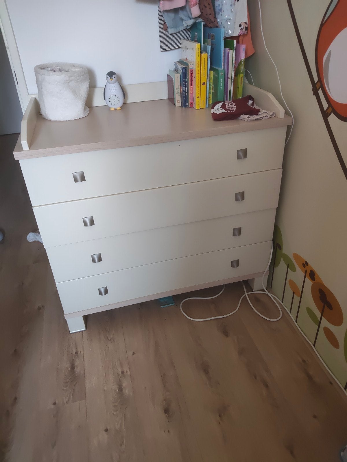 Commode met 4 lades en opstaande rand, Ophalen, 50 tot 70 cm, Zo goed als nieuw, 75 tot 100 cm