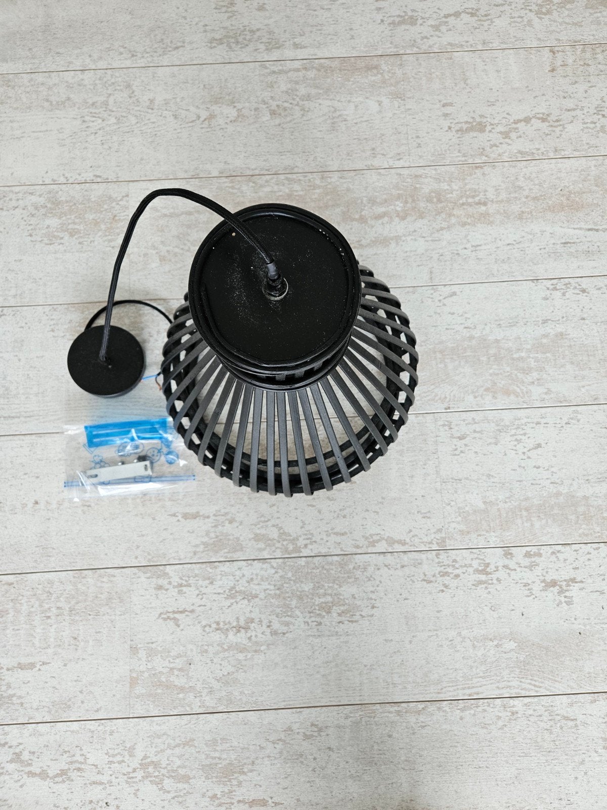 Zwart rotan hanglamp, Huis en Inrichting, Lampen | Plafondlampen, Ophalen
