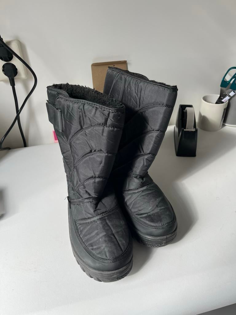 Zwarte snowboots, maat 42, weinig gebruikt, Kleding | Dames, Wintersportkleding, Ophalen of Verzenden, Zo goed als nieuw, Maat 42/44 (L)