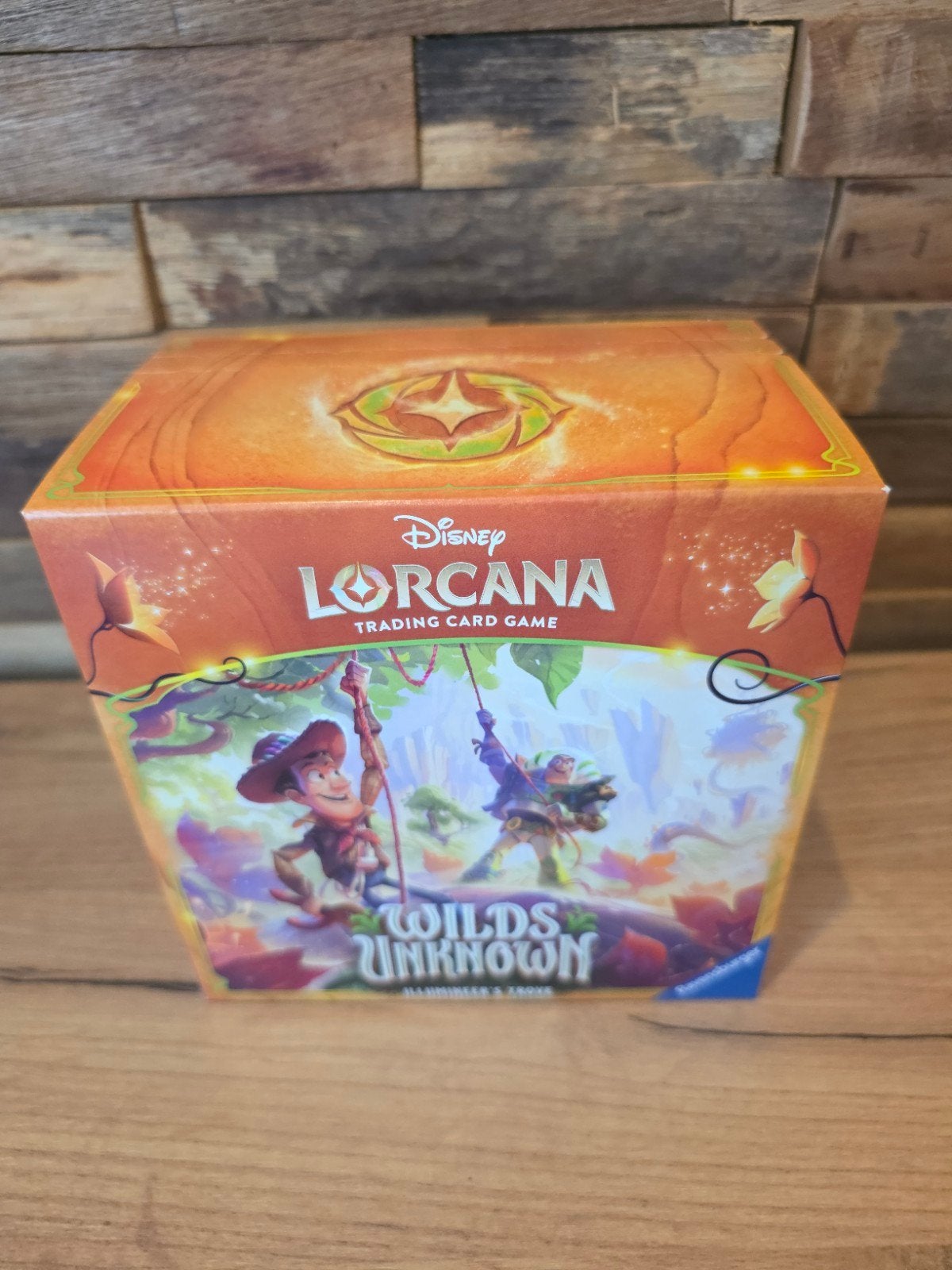 Disney Lorcana Wilds Unknown Illumineer's Trove, Ophalen of Verzenden, Nieuw