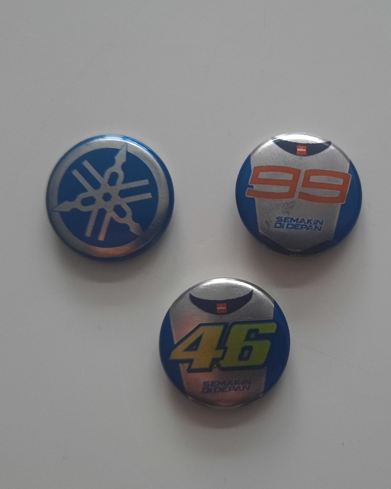 Te koop 3 buttons/broche van de motorsport, Ophalen of Verzenden, Zo goed als nieuw, Sport, Button