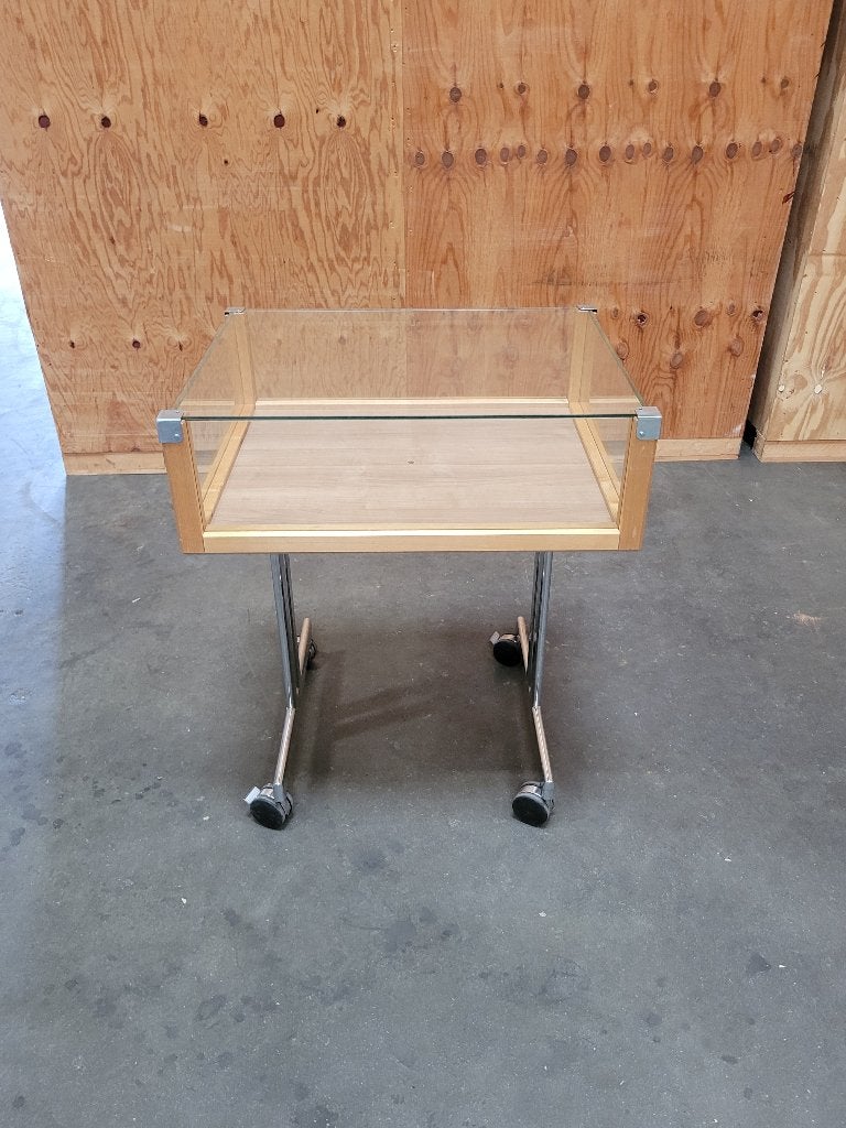 Verrijdbare vitrinetafel / displaytafel., Ophalen, Met plank(en), 50 tot 100 cm, Zo goed als nieuw