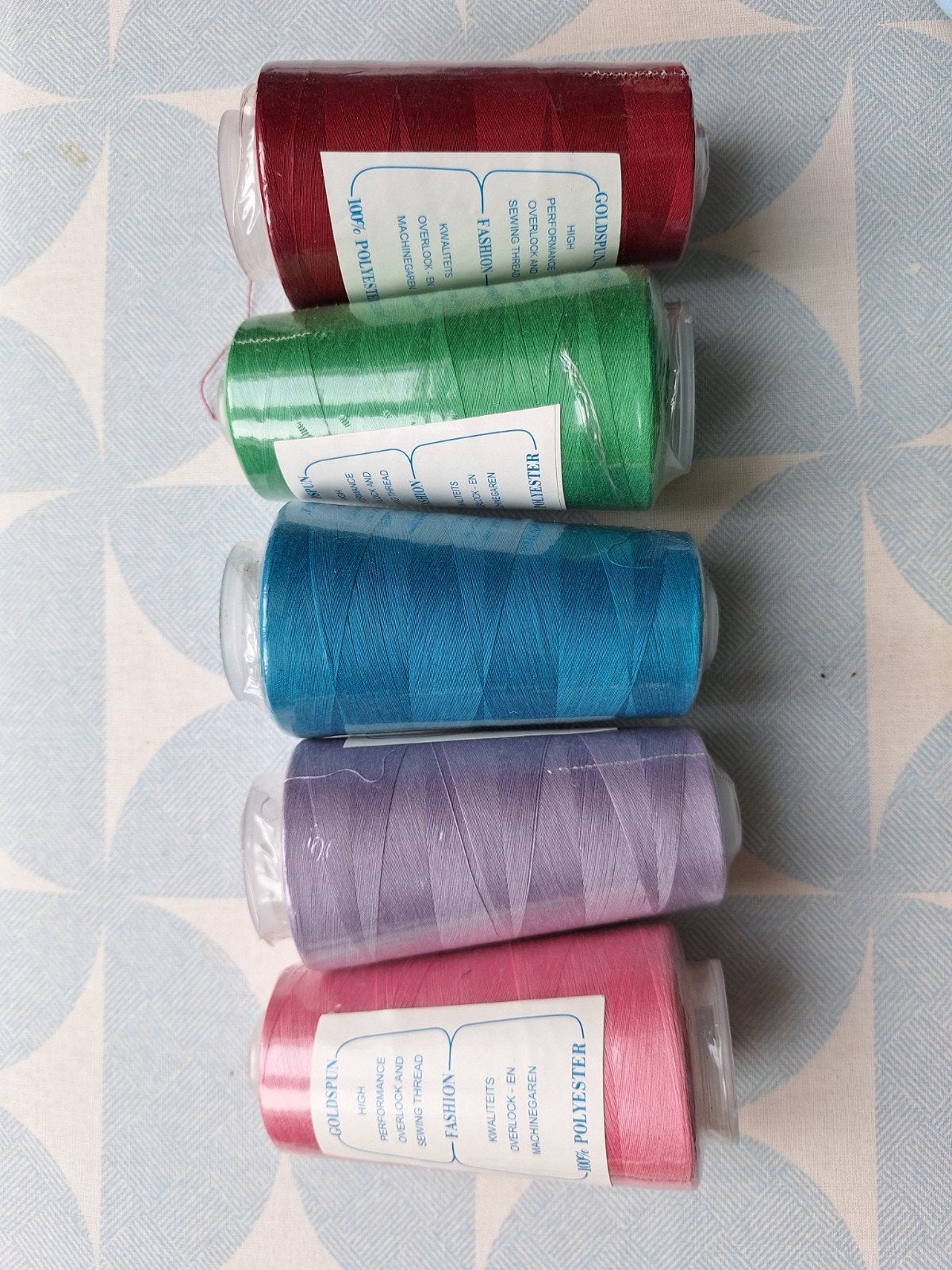 machinegaren 100% polyester 3000yards €1.25 per stuk, Hobby en Vrije tijd, Ophalen, Nieuw