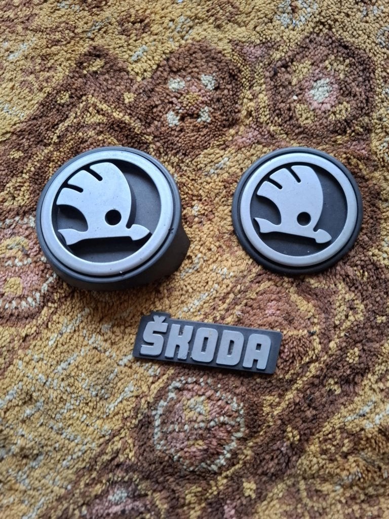 SKODA auto emblemen, Ophalen of Verzenden, Gebruikt, Auto's