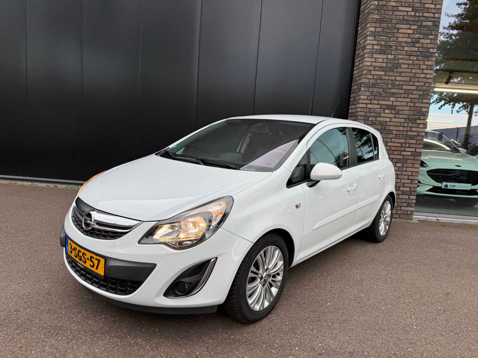 Opel Corsa 1.4-16V Cosmo Radio/CD, Cruise, PDC achter, Bluet, Auto's, Voorwielaandrijving, Gebruikt, 4 cilinders, Leder en Stof