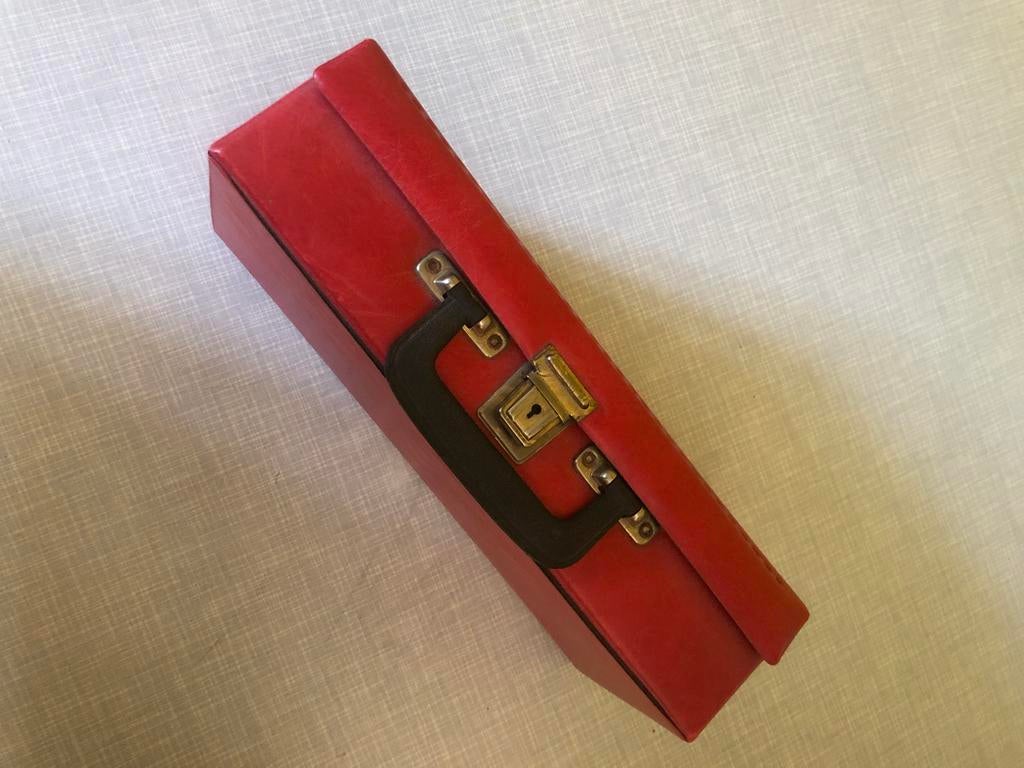 Retro kleine cd koffer rood, Sieraden, Tassen en Uiterlijk, Koffers, Ophalen of Verzenden, Gebruikt, Hard kunststof, Minder dan 50 cm