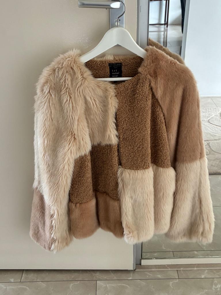 Zara TRF Outerwear Faux Fur Jas Maat M, Ophalen, Zo goed als nieuw, Maat 38/40 (M), Beige