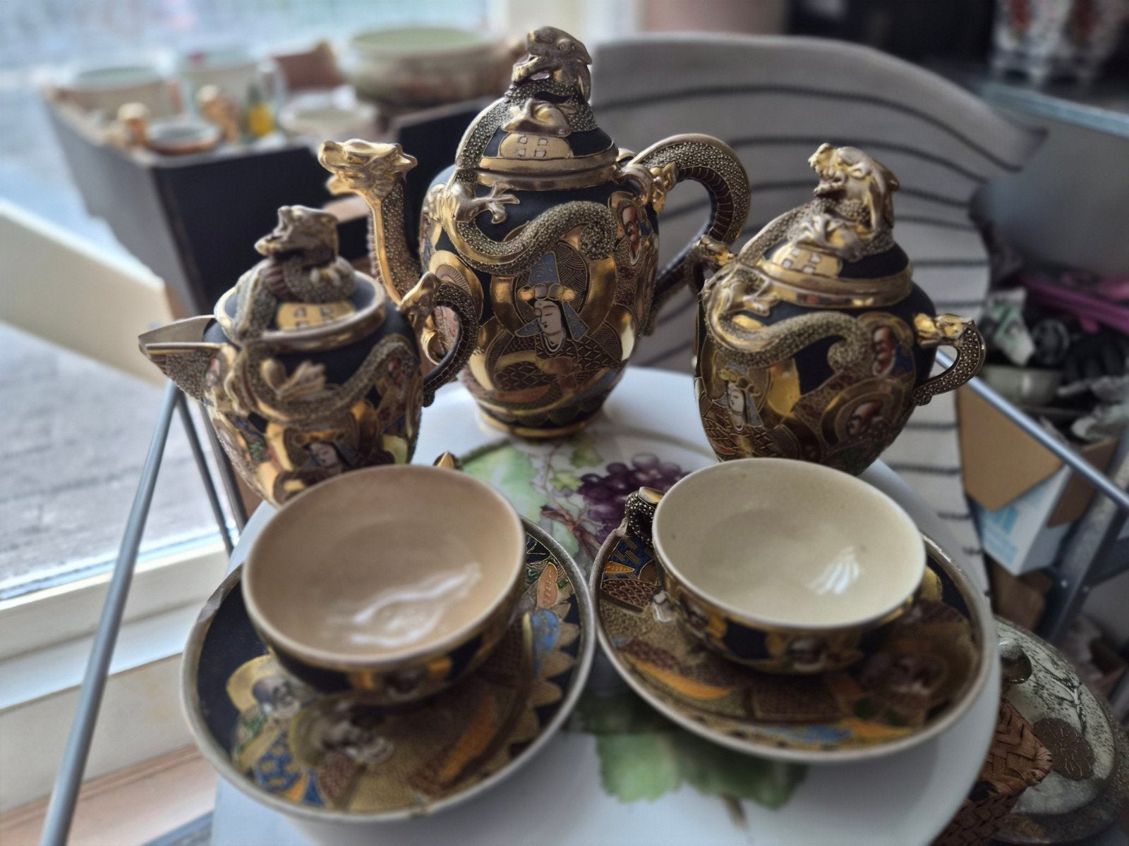 Antiek Japans Satsuma theeservies met draken en figuren, Antiek en Kunst, Antiek | Porselein, Ophalen of Verzenden