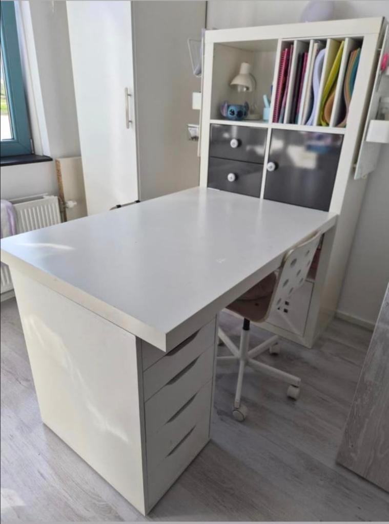 Bureau met vakken, Ikea en opbergbank., Ophalen, Gebruikt